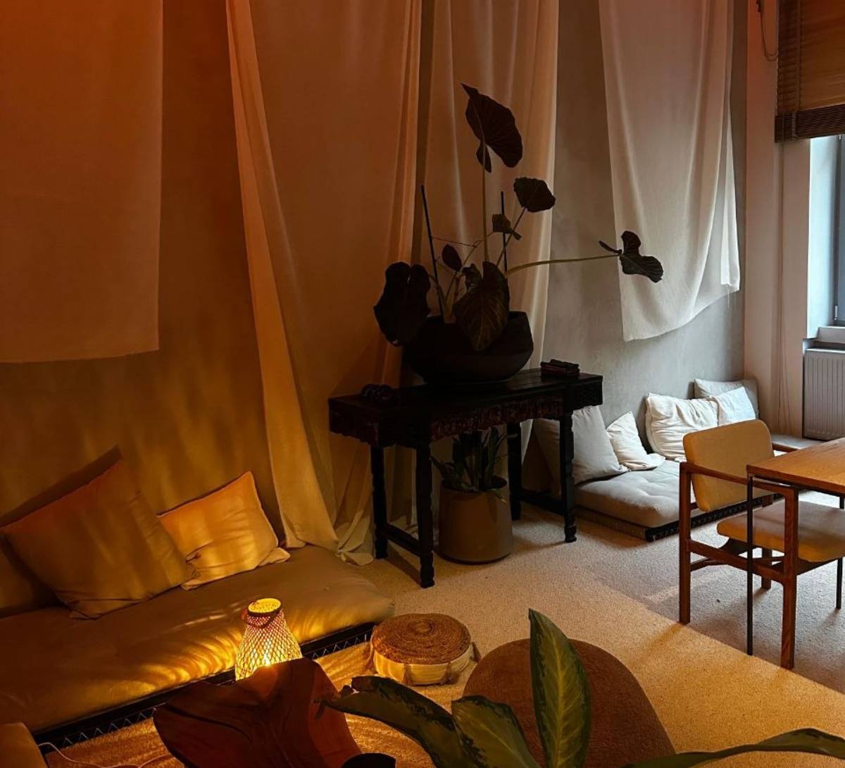 Okūma Tea Lounge interior